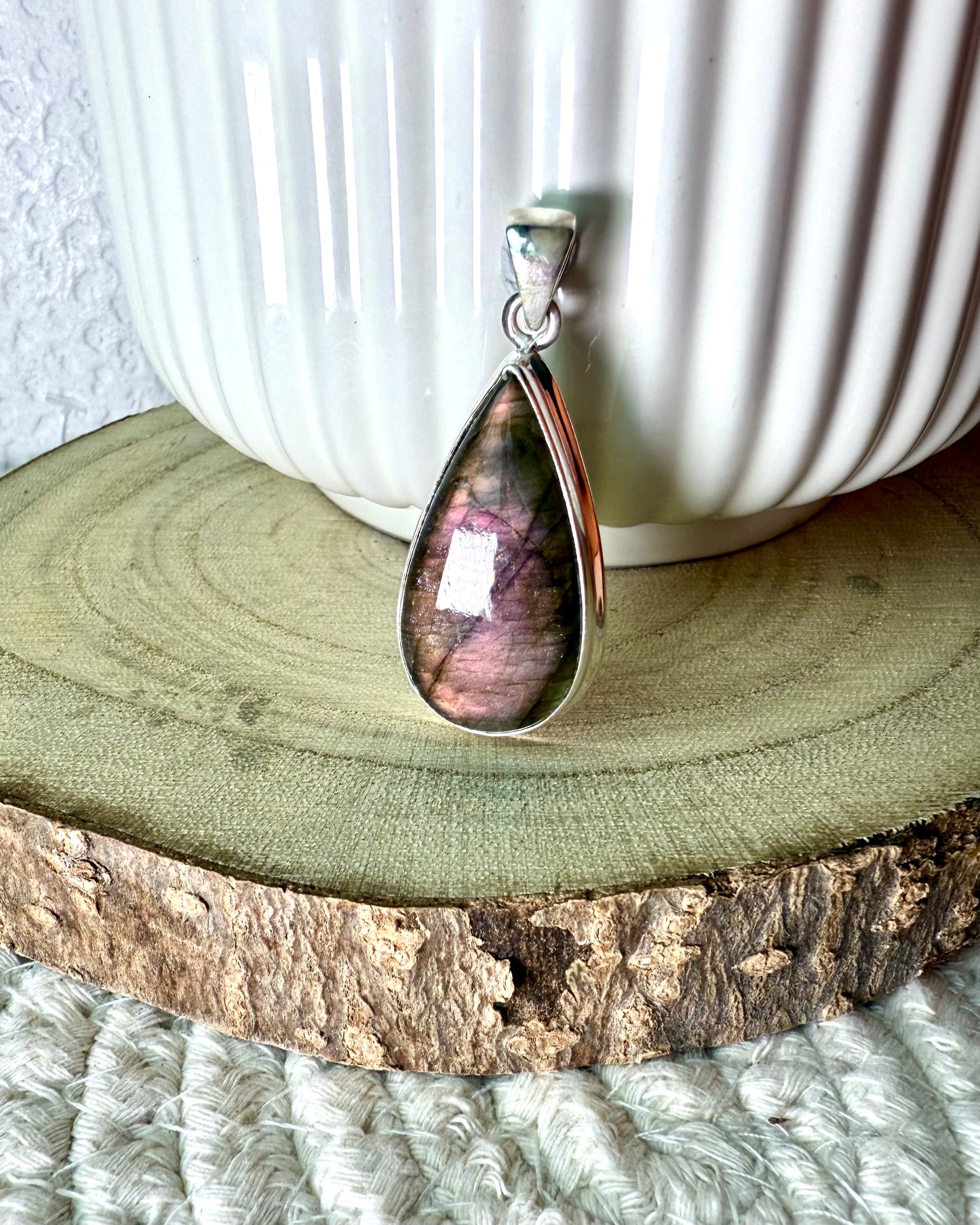 LABRADORITE VIOLETTE