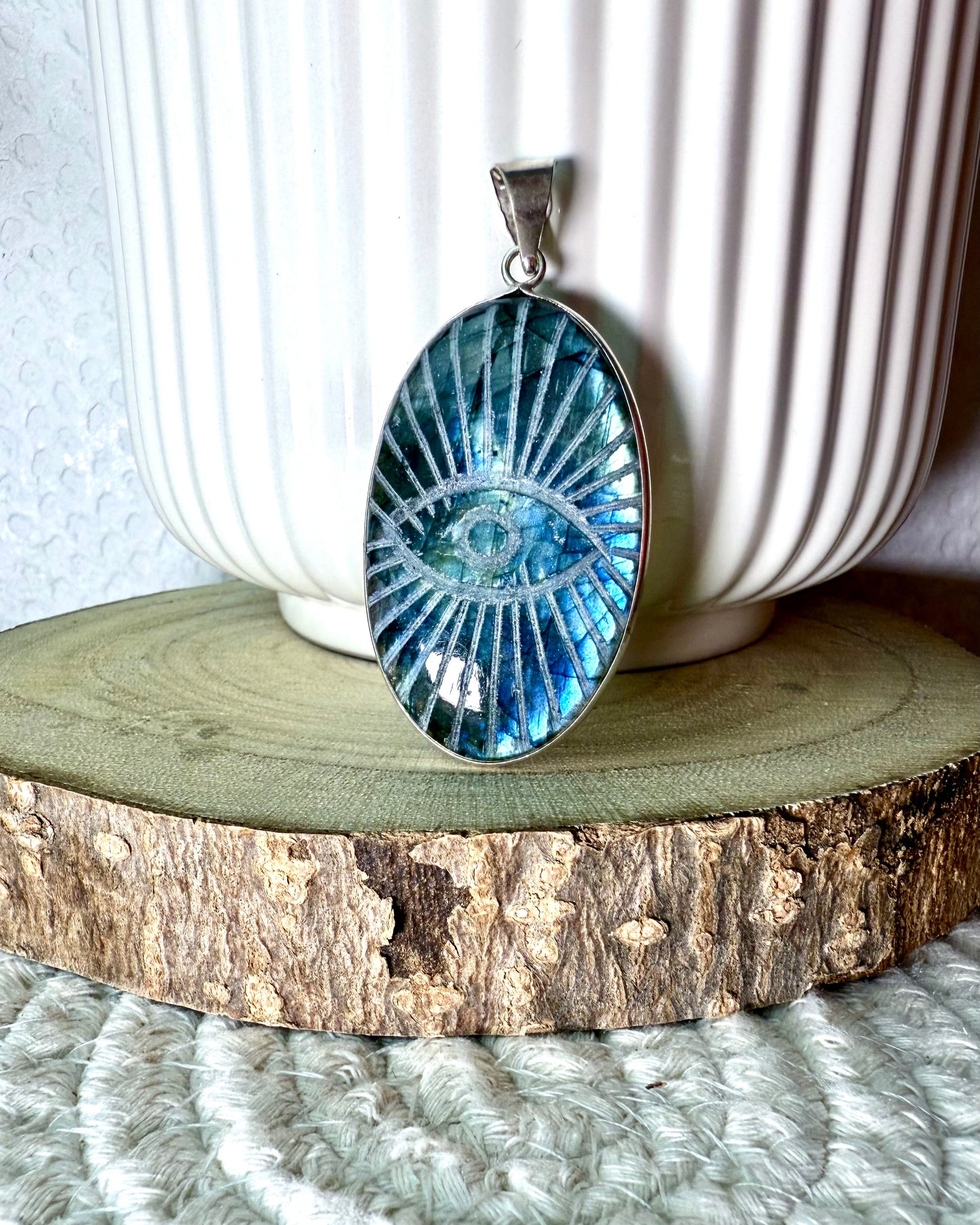 LABRADORITE SCULPTÉ