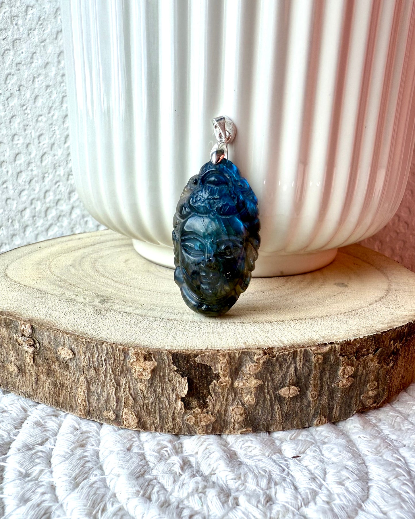 LABRADORITE SCULPTÉ
