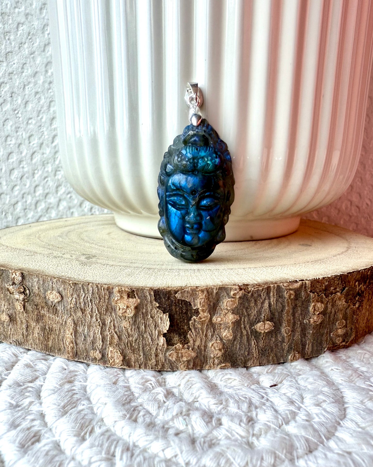 LABRADORITE SCULPTÉ