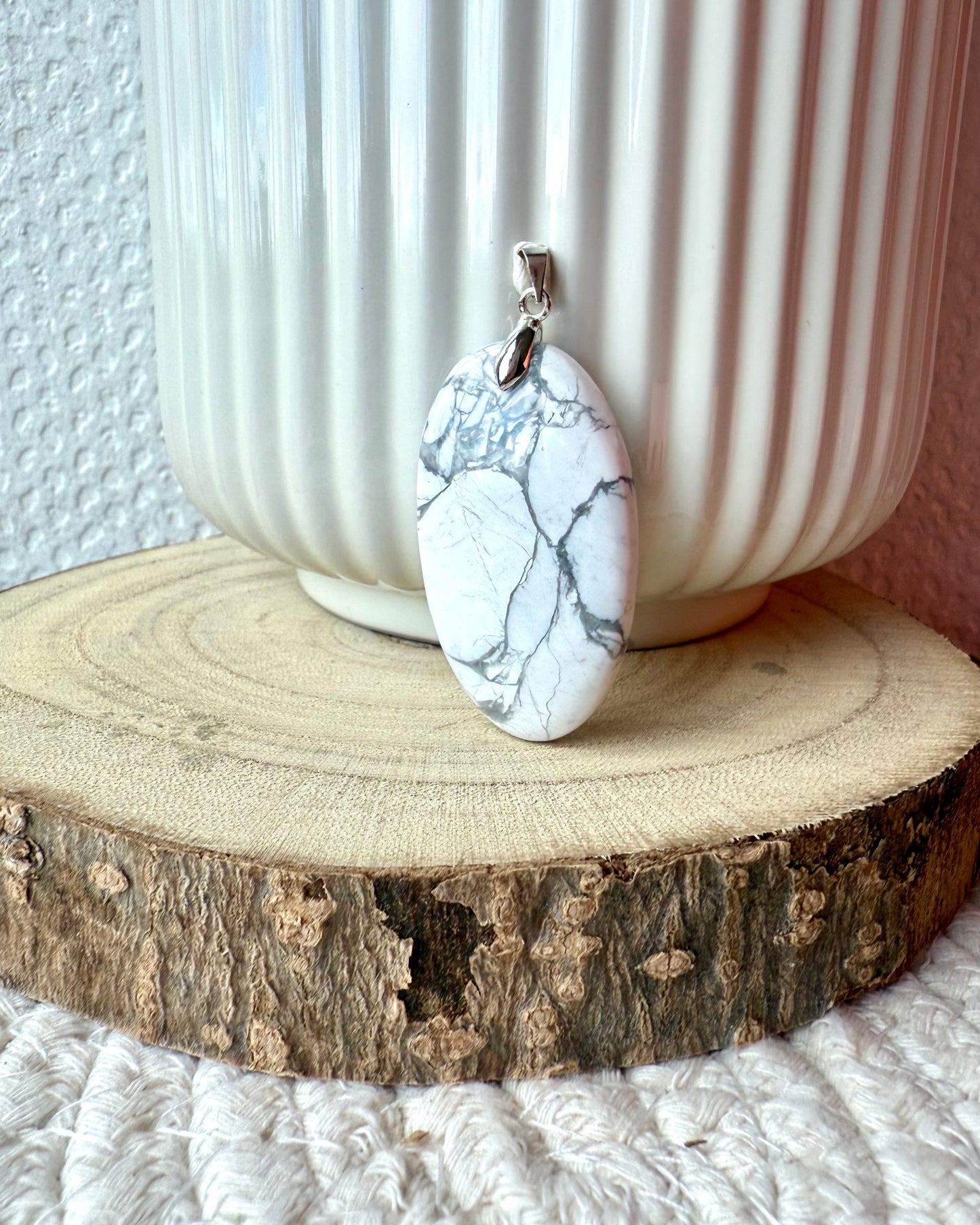 HOWLITE