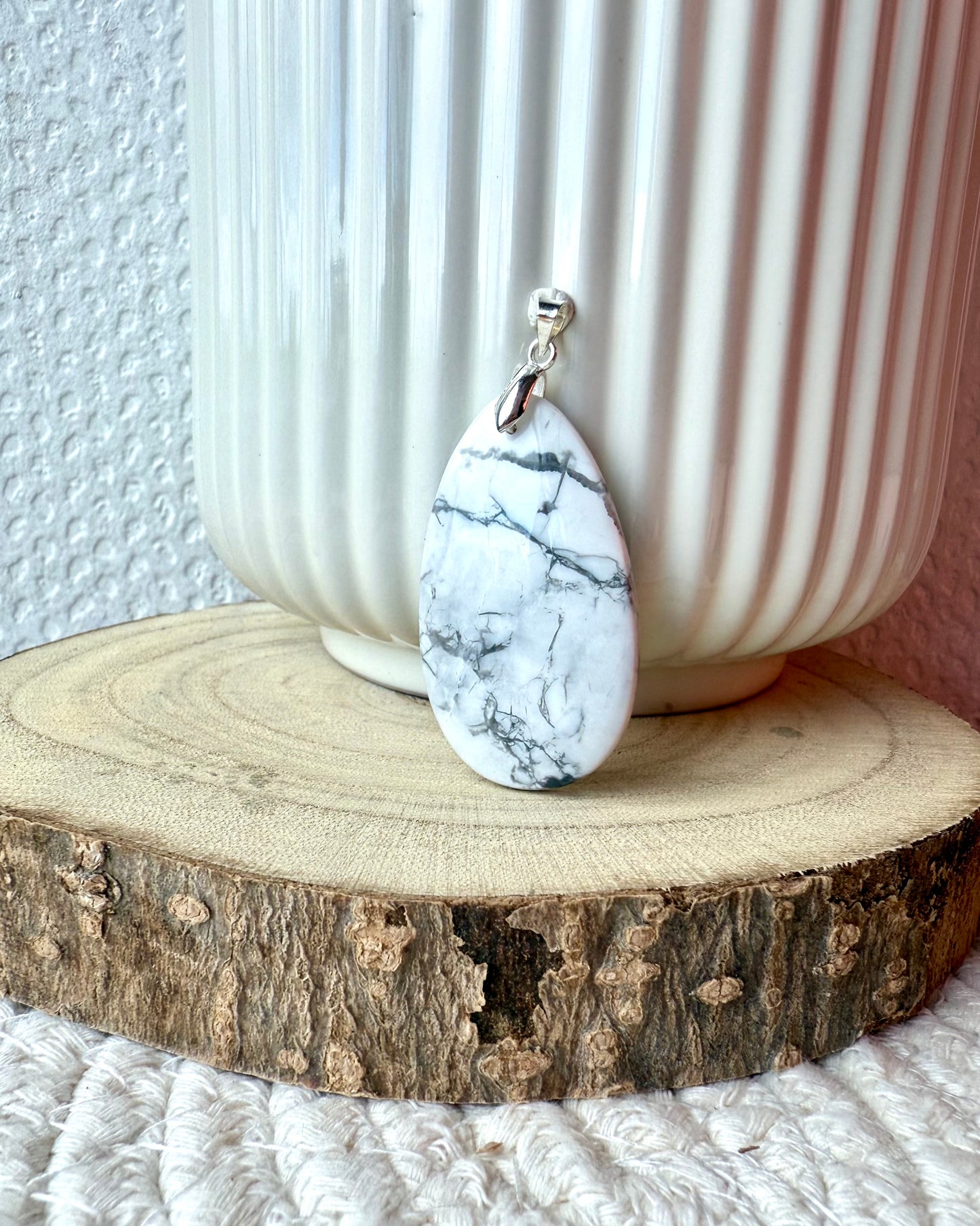 HOWLITE