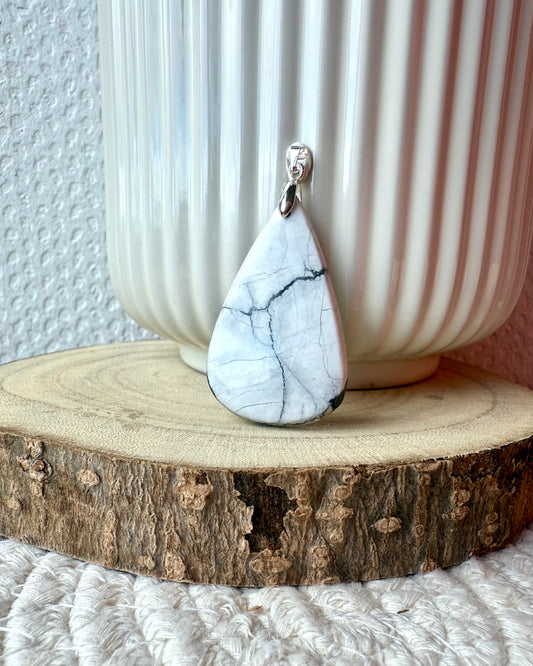 HOWLITE
