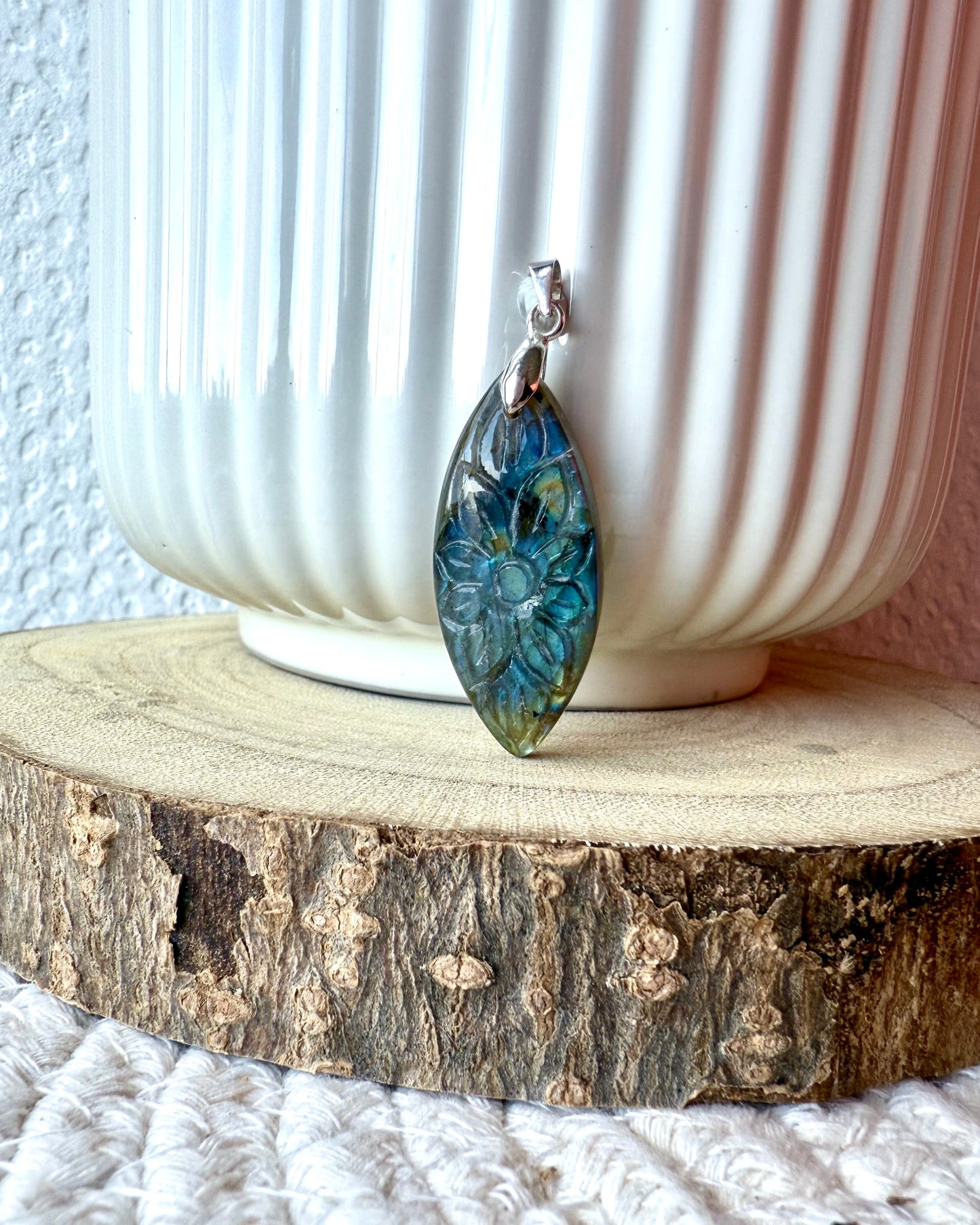 LABRADORITE SCULPTÉ