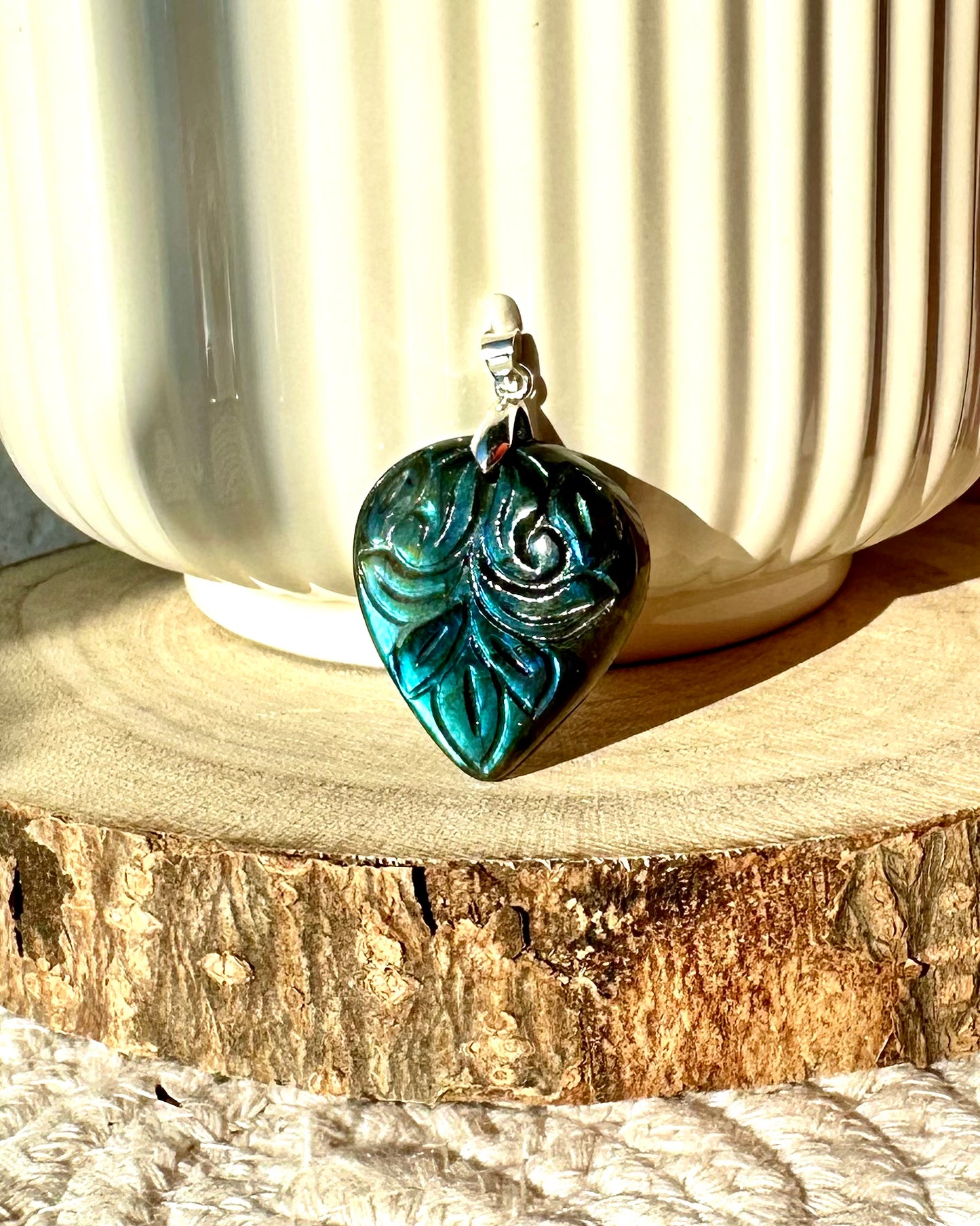 LABRADORITE SCULPTÉ