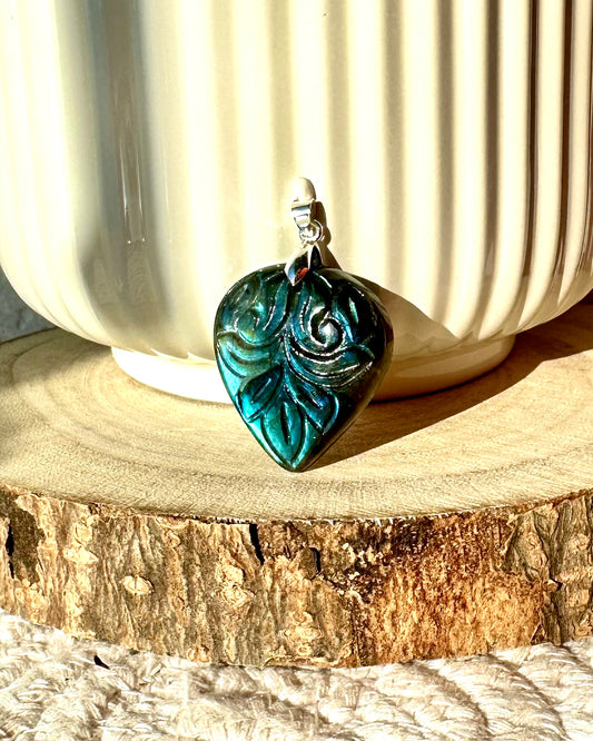 LABRADORITE SCULPTÉ