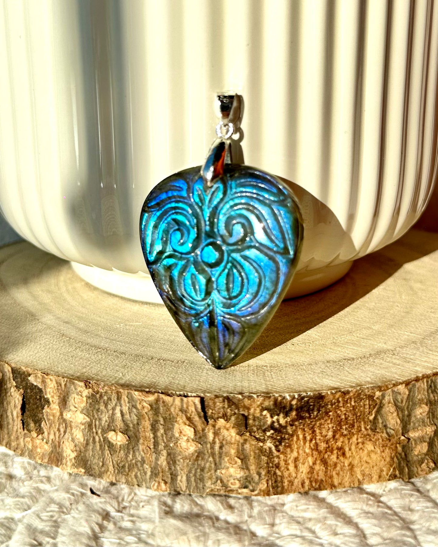 LABRADORITE SCULPTÉ