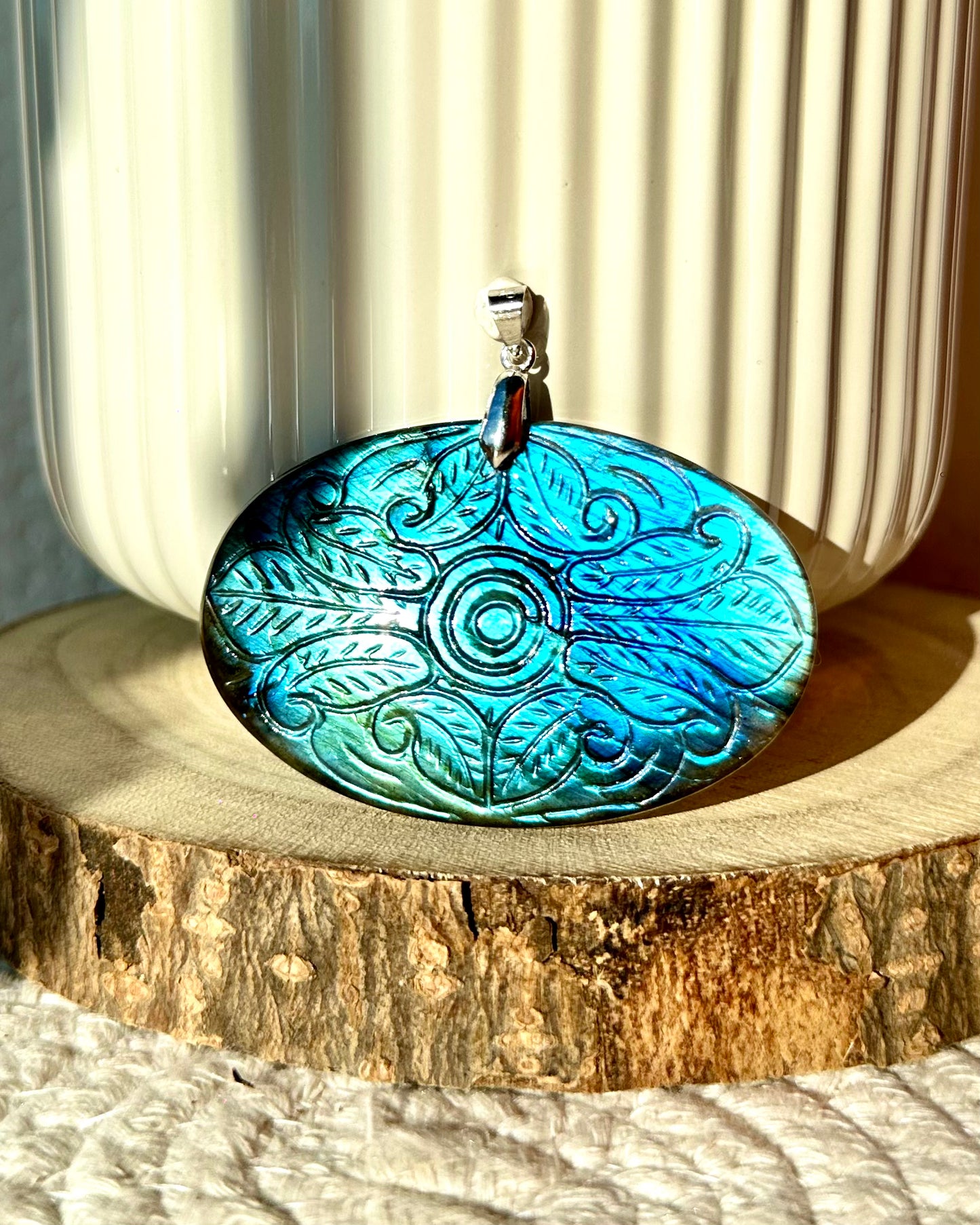 LABRADORITE SCULPTÉ